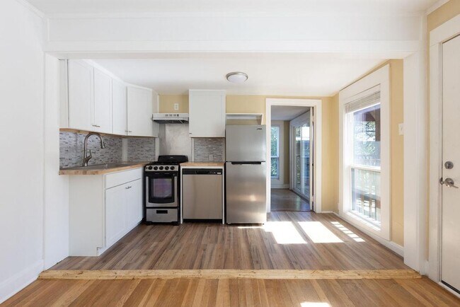 Building Photo - 1115 Enfield Rd