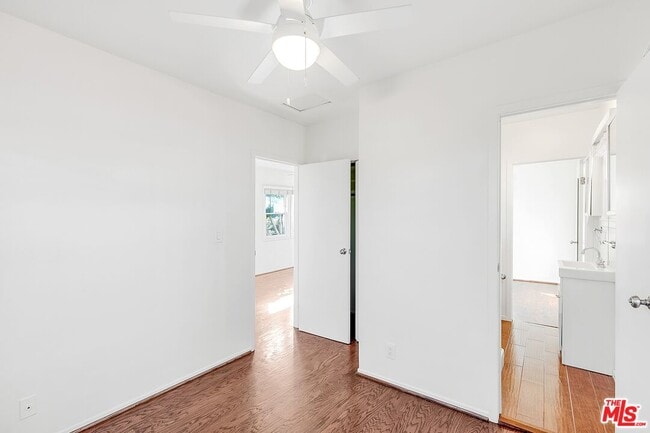 Building Photo - 608 7th Ave