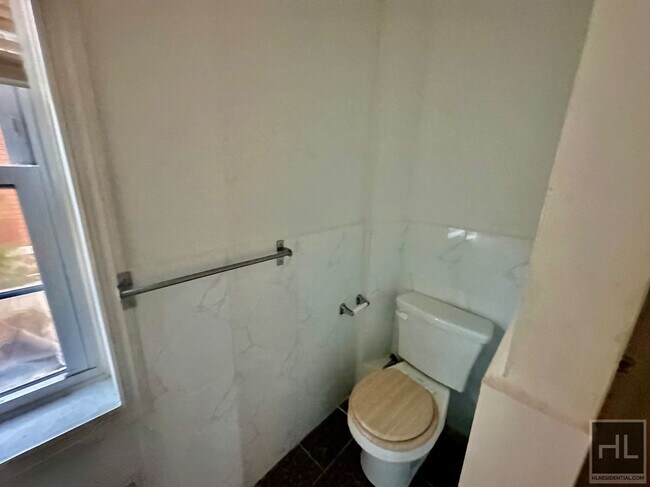 Building Photo - 163 STREET