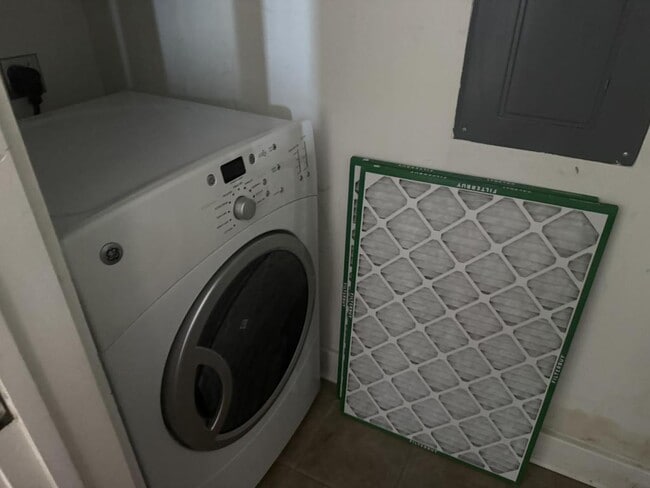 Building Photo - 2502 Live Oak St