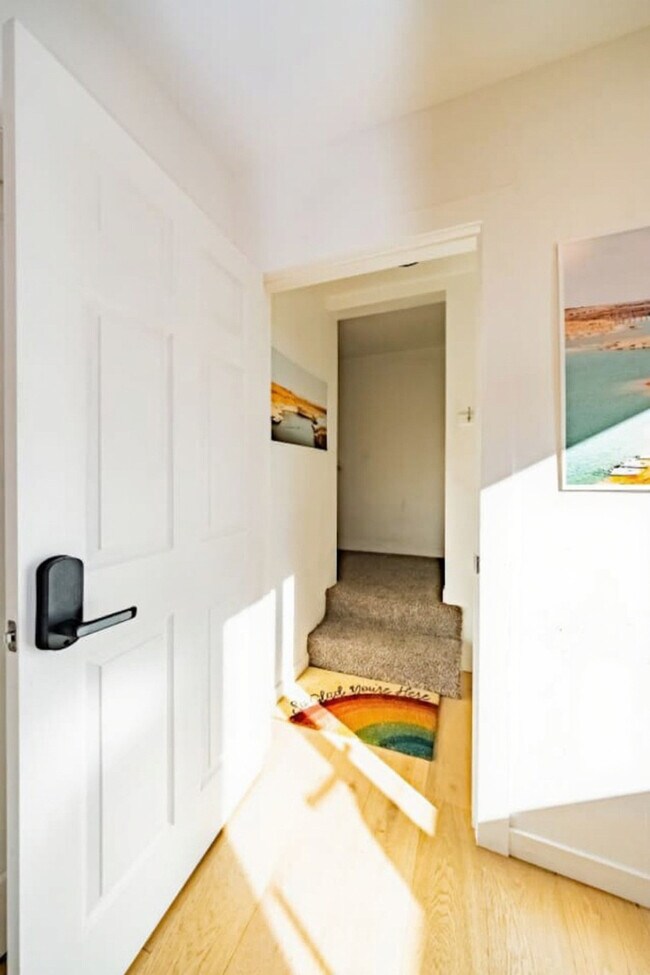 Building Photo - 170 E 100 N