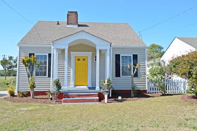 Front - 901 Live Oak St