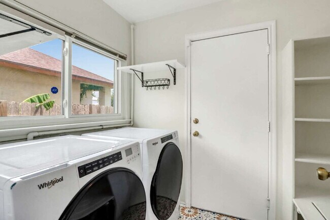 Building Photo - "Discover Your Dream Home: Spacious 3-Bedroom Oasis with Granite Elegance in San Antonio!"