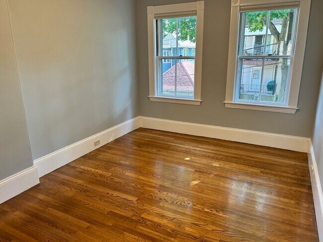 Building Photo - 16 Fletcher St