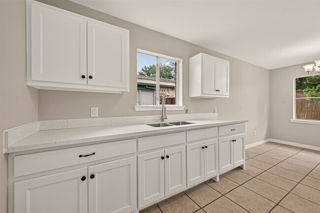 Building Photo - 8607 Valley Forest Dr