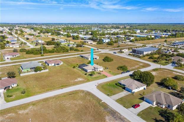 Building Photo - 703 NE 23rd Terrace