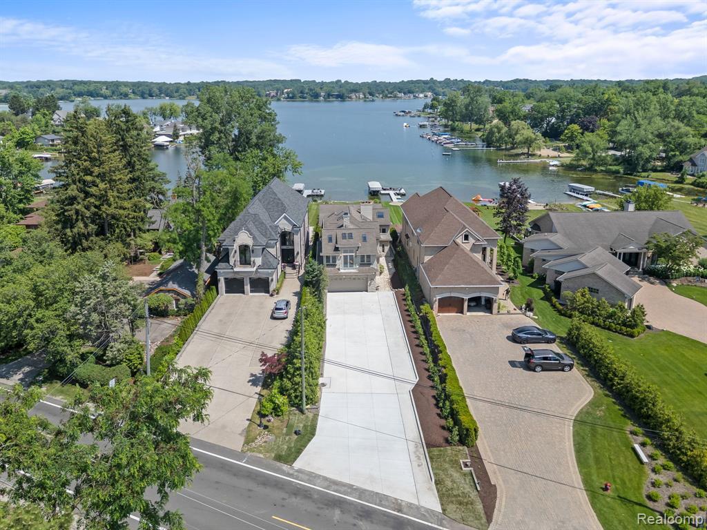 Building Photo - 2380 Walnut Lake Rd