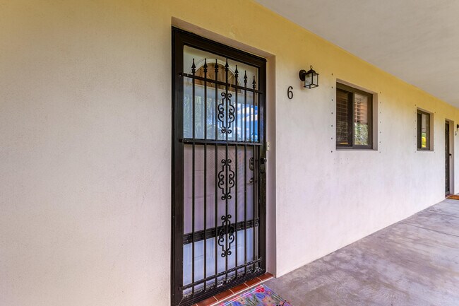 Building Photo - 412 S Palmway