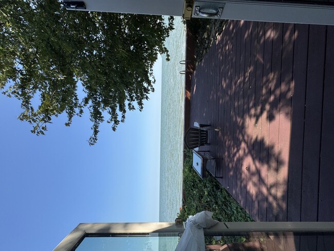 Building Photo - 13512 Venetian Dr