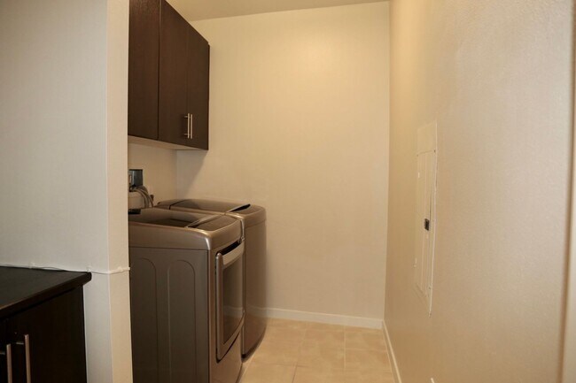 Building Photo - Luxury Condo Living in Central Park West –...