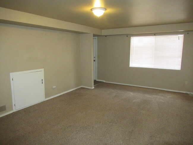 Building Photo - 221 Columbia Rd