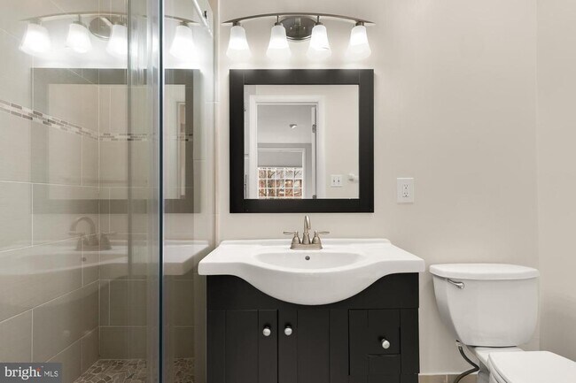 Building Photo - 650 E St NE