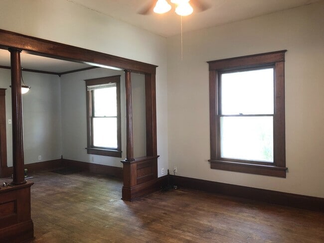 Building Photo - $795 - 2 bed 1 bath - Single Family Home