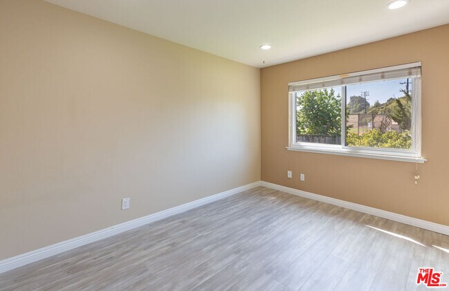 Building Photo - 6032 Sandbrook Dr
