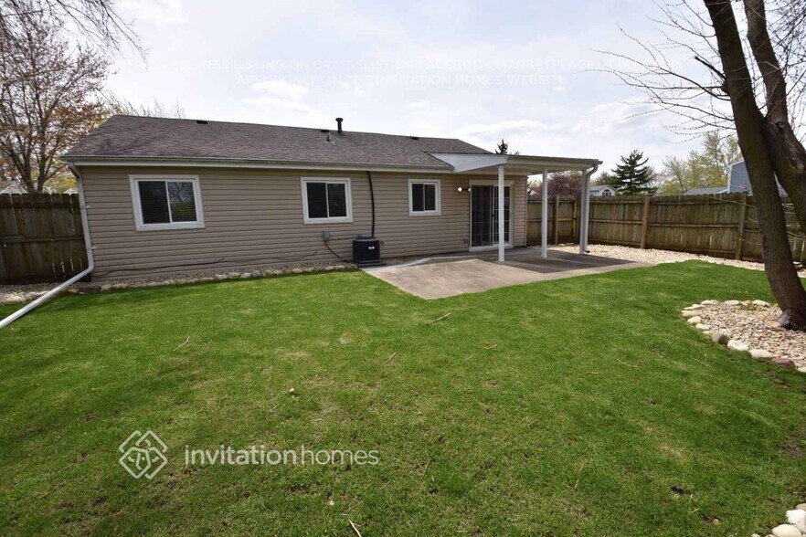 Building Photo - 880 Edenwood Dr