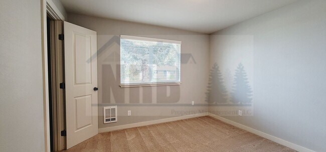 Building Photo - Stunning House in North Tacoma!