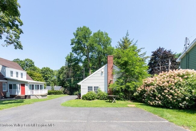 Building Photo - 8 Myer Ln