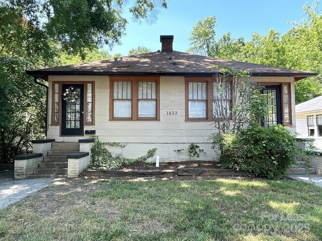 Primary Photo - 1433 Pecan Ave