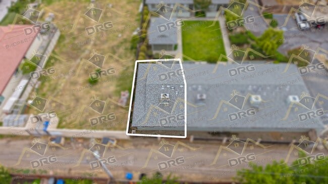 Building Photo - 1229 W Roseburg Ave