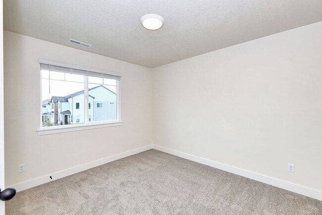 Building Photo - 1377 N Sage Dr