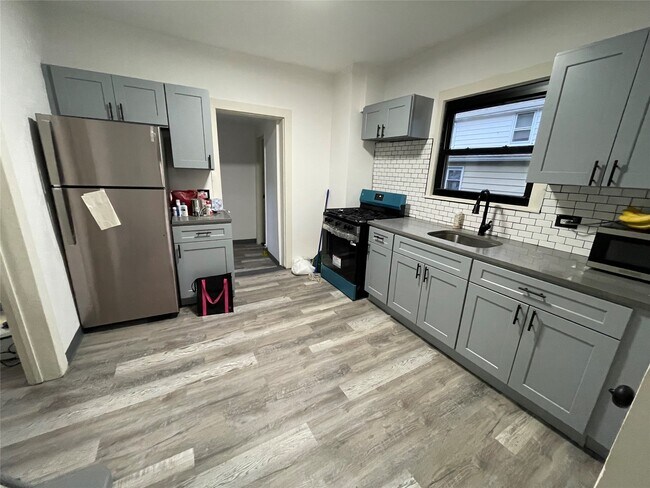 Building Photo - 50 Schubert St