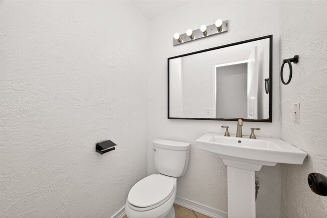 Building Photo - 42 Rockridge Dr