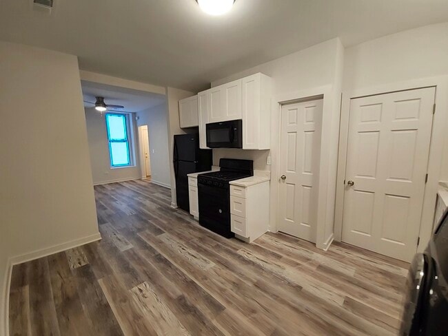 Building Photo - 2216 W 21st Pl