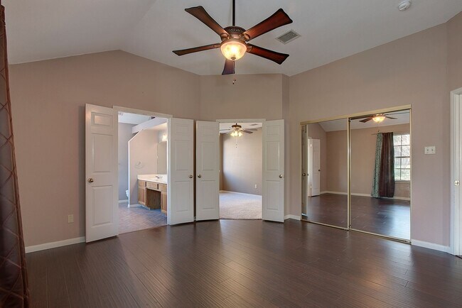 Building Photo - Elegant Pflugerville Home with Comfortable Living Spaces