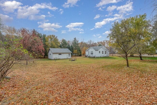 Building Photo - 2 Bed | 1 Bath Across From Coon Lake