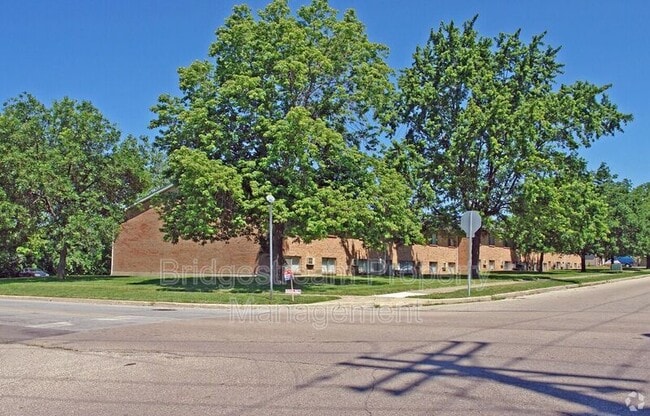 Building Photo - 95 N Gebhart Church Rd