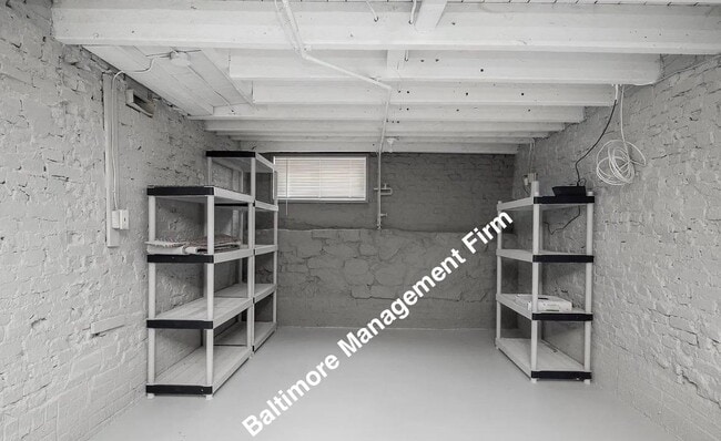 Building Photo - 805 S Decker Ave