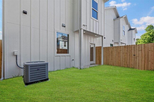 Building Photo - 8419 Venus St