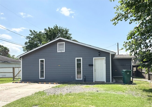 Primary Photo - 601 Main St