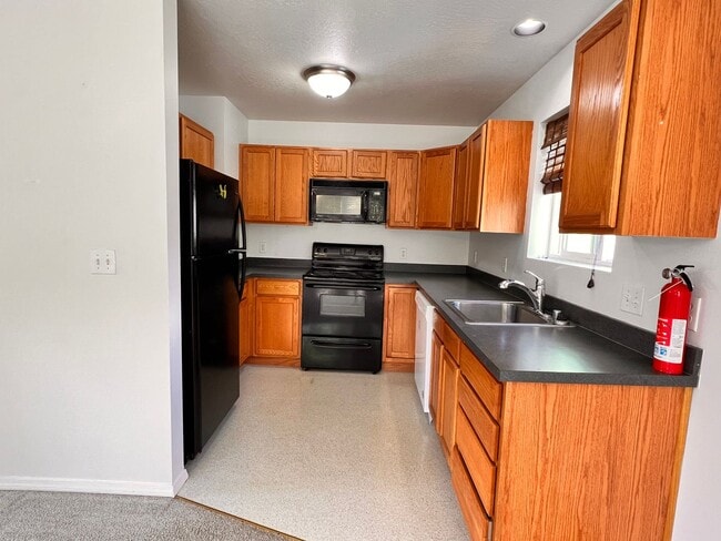 Building Photo - 1918 S 5th St W