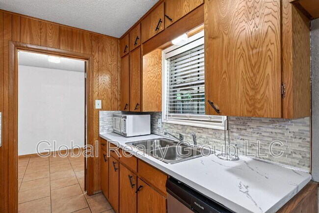 Building Photo - 138 Bobolink Dr