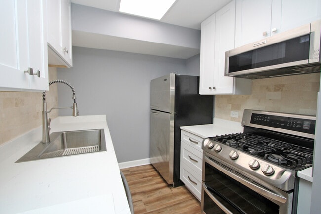 Building Photo - 652 Nantucket Way