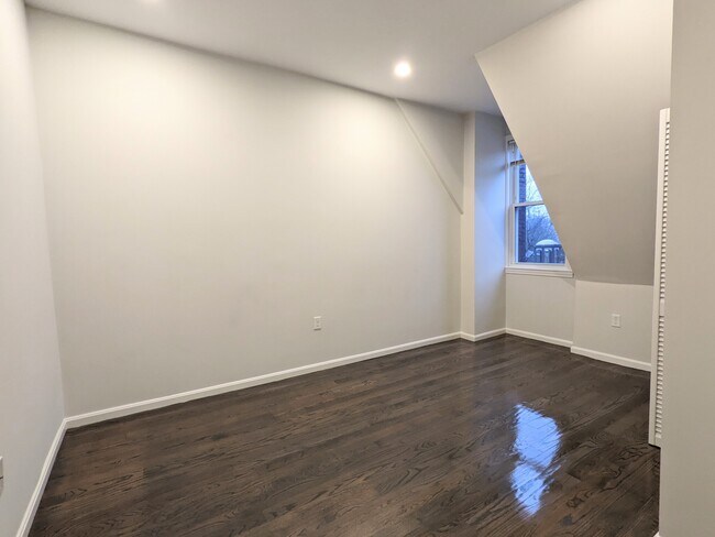 Building Photo - 1414 Beacon St