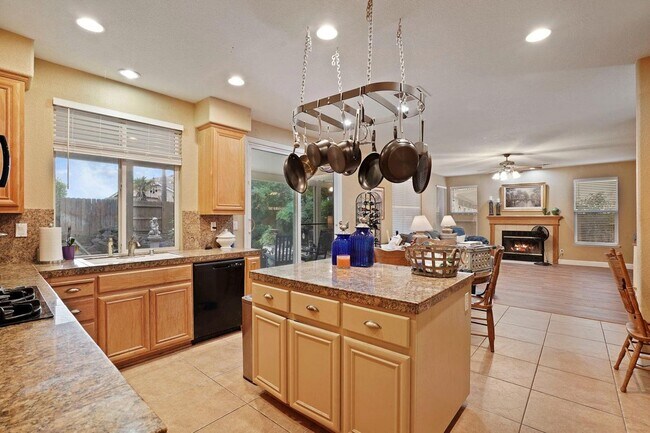 Building Photo - 549 Glenbriar Cir
