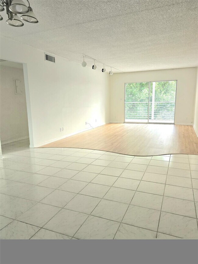 Building Photo - 2305 Lucaya Ln