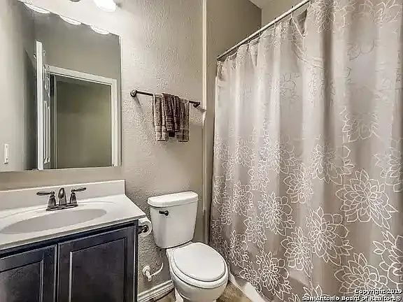 Building Photo - "Spacious 4-Bedroom Oasis with 3 Full Bath...