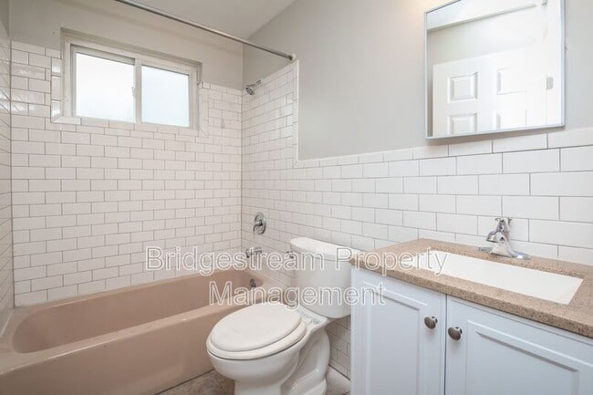 Building Photo - 4920 Leeper St