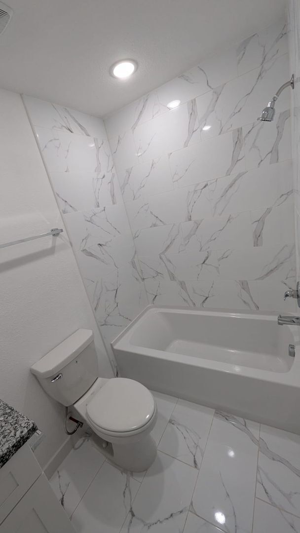 Building Photo - ? Modern 3-Bedroom Duplex with Open Layout ?