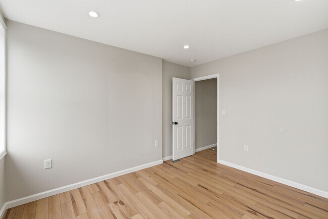 Building Photo - 2427 Ashland Ave