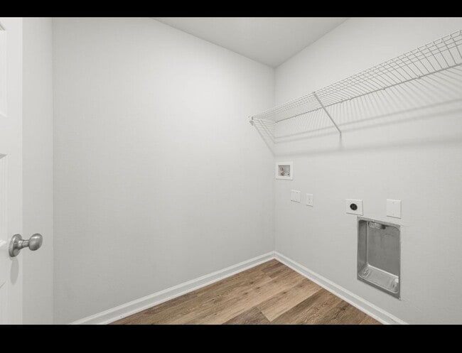 Building Photo - 5832 Viking Wy