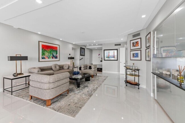 Building Photo - 1900 Consulate Pl