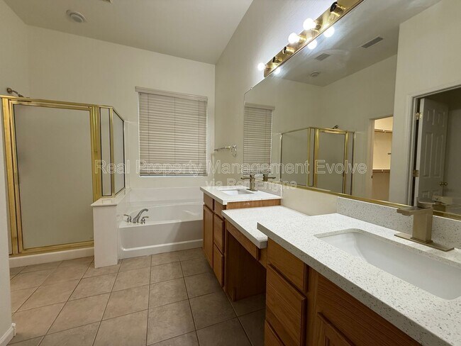 Building Photo - 281 W Flamingo Dr