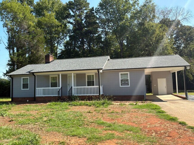 Building Photo - Beautiful 3 Bedroom is NOW AVAILABLE!!!