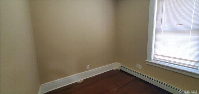 Building Photo - 197 Winnikee Ave