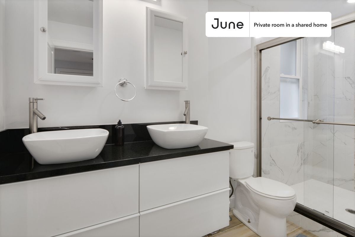 Building Photo - Room in Shared 5 bed/2 bath home in Allston