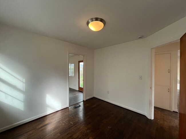 Building Photo - Cozy 3 bed 1 bath Home in Brentwood-Darlin...